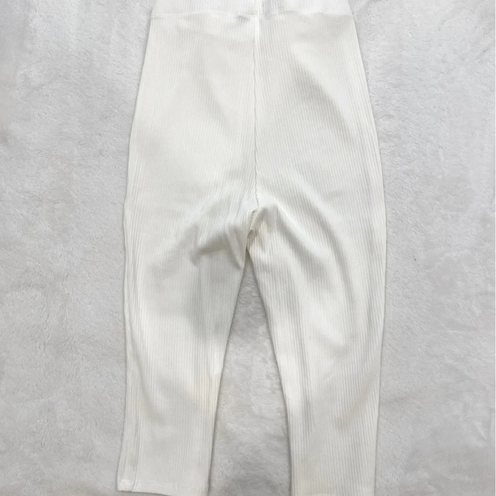 2-Piece Crop Top Capri Leggings Set - Picture 3 of 5